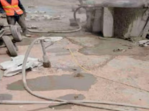 庐江水泥混凝土路面板底注浆技术 路面脱空注浆整治方案